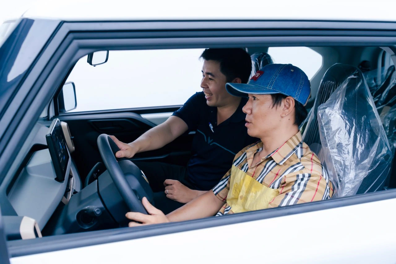 Lễ bàn giao xe Vinfast VF3 sự kiện Megalive RR88 10/7 6 photo 2025 11 03 15 01 32